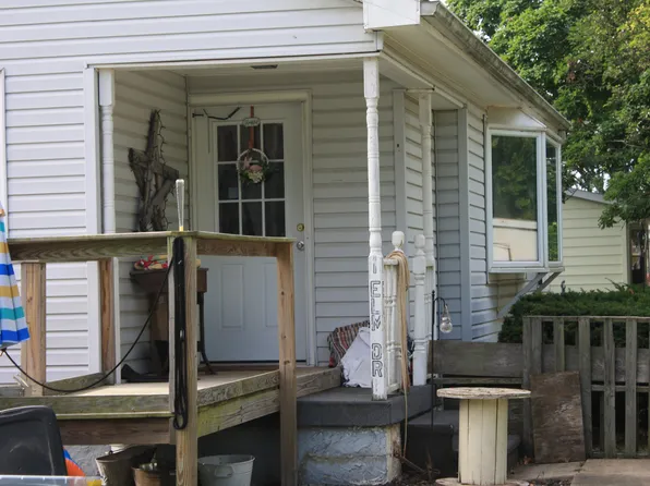 1 Elm Dr, Bethany, IL 61914