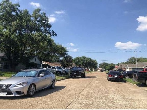 Exterior Neighborhood (street photo)