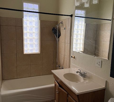 4th image of 619 E Roosevelt Ave