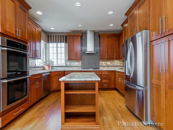 5th image of 676 N Charlotte St