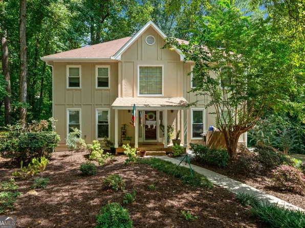 2111 Dawn Ct, Suwanee, GA 30024