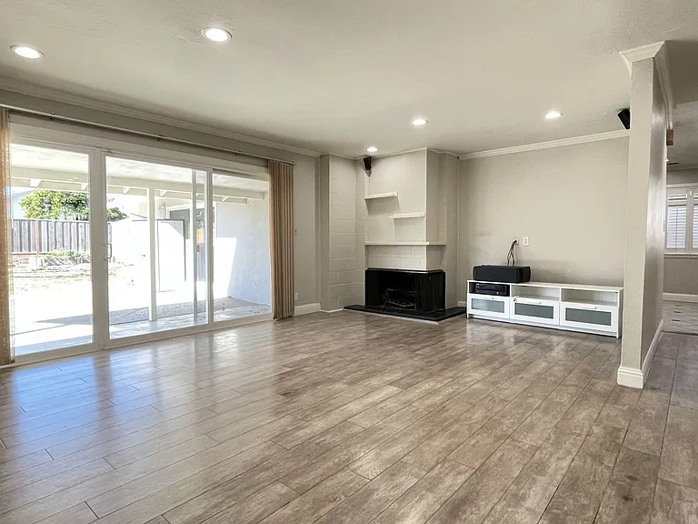 3713 Justine Dr — Photo 4