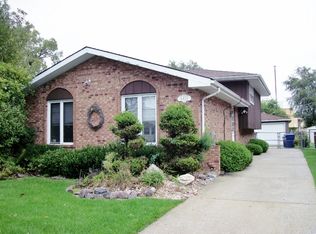 9411 S McVicker Ave, Oak Lawn, IL 60453