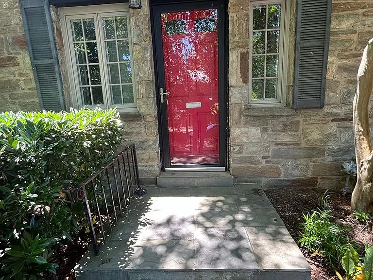 1322 Michigan Ave — Photo 2