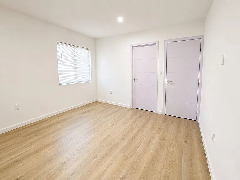 552 NW 7th St #6 — Photo 19
