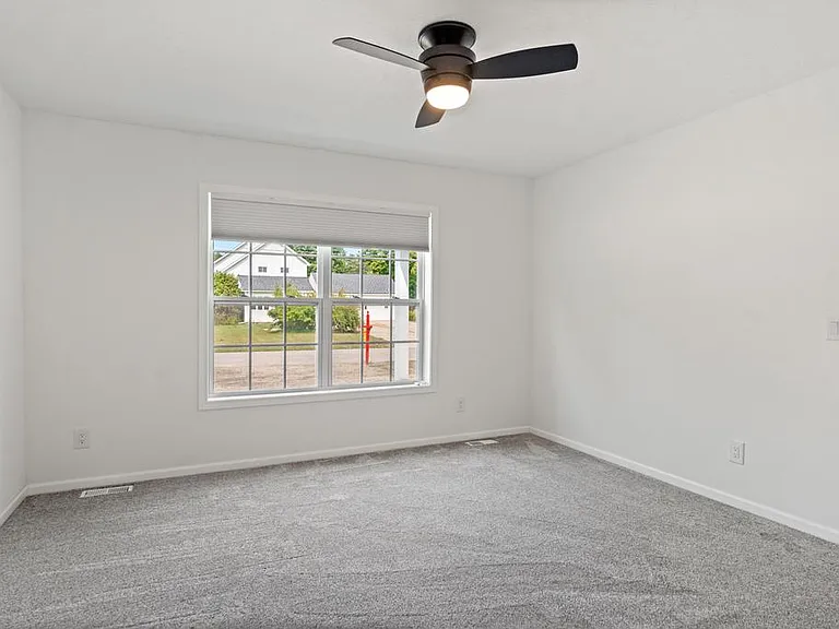 401 Clark St — Photo 13