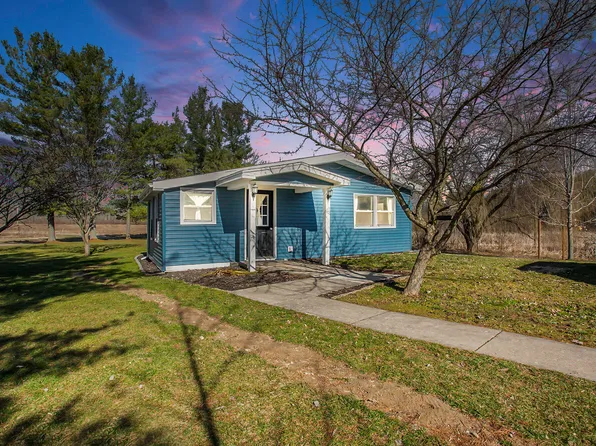 5990 W Muskrat Rd, Sheridan, MI 48884