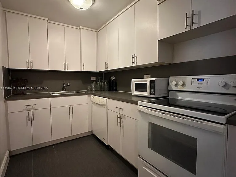 1720 NW North River Dr #305 — Photo 9