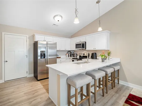 1501 Fair View Dr, Dallas Center, IA 50063