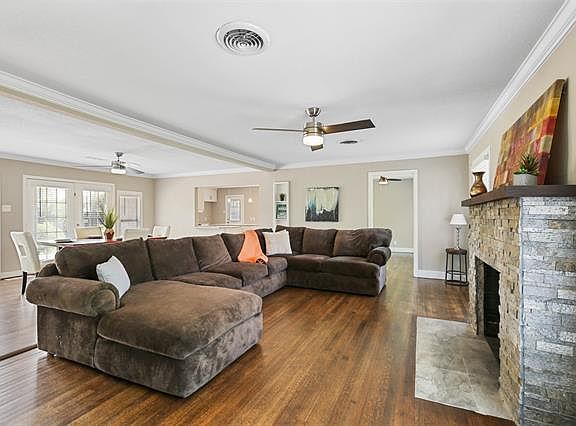 5th image of 4006 Walnut Hill Ln
