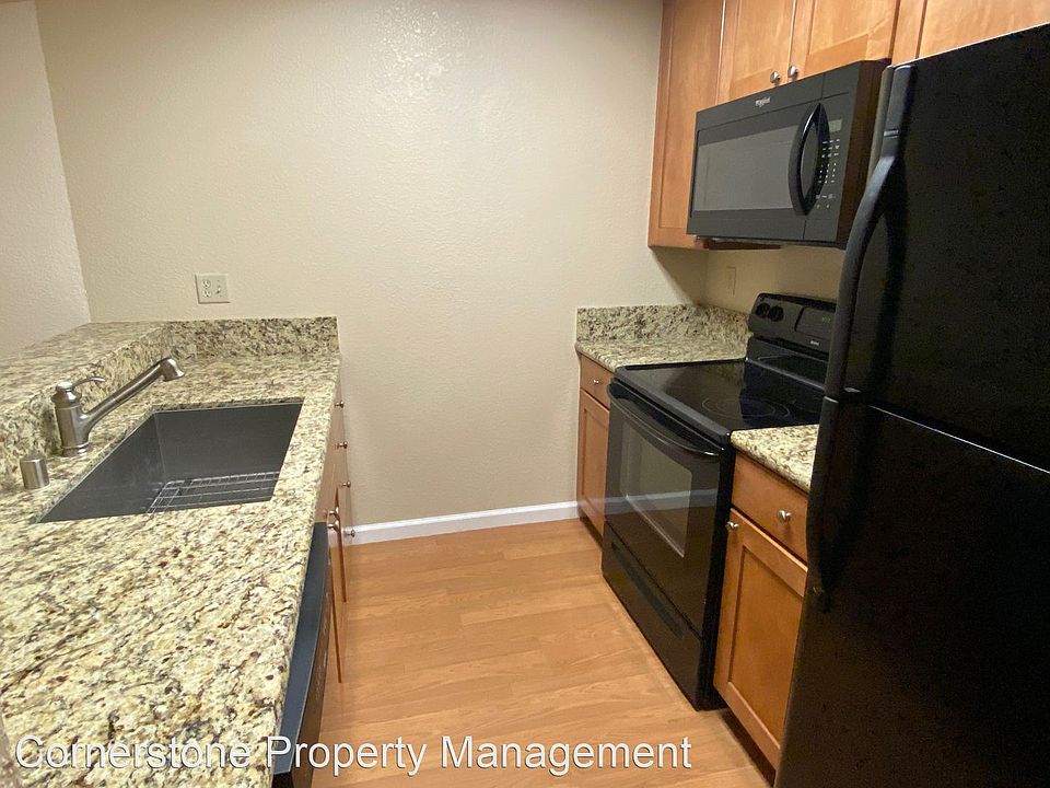 1st image of 1564 Four Oaks Cir