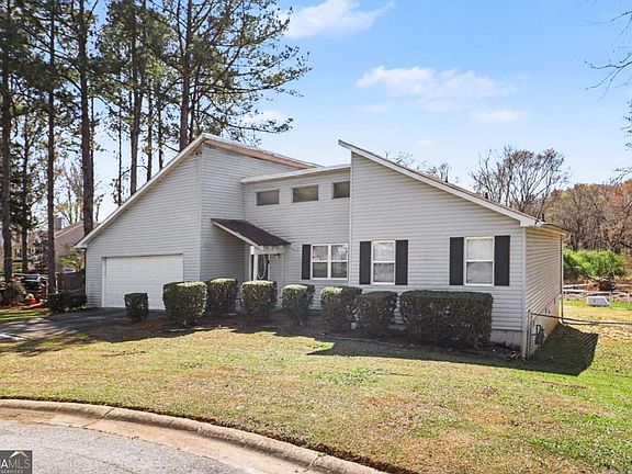 3rd image of 632 Wood Knoll Ct