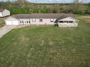 1962 Charleston Rd, Salem, IL 62881