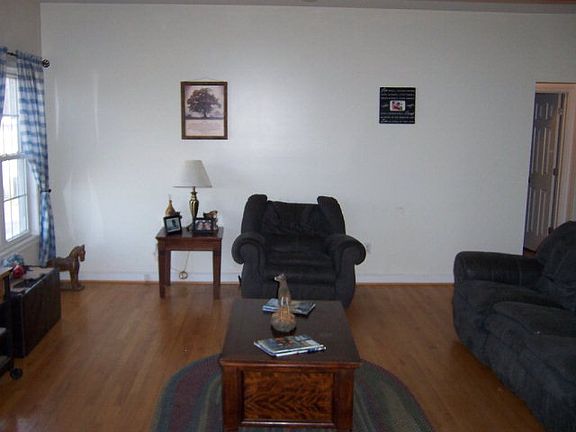 3rd image of 205 Huffmond St