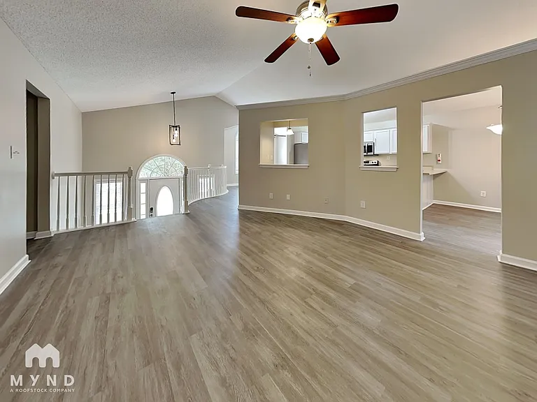 93 Deidre Ct — Photo 4