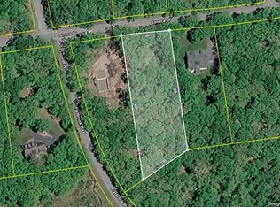 221 Seneca Dr, Milford, PA 18337