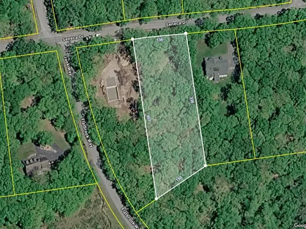 221 Seneca Dr, Milford, PA 18337