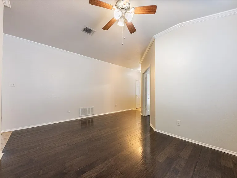 207 Baldwin St — Photo 6