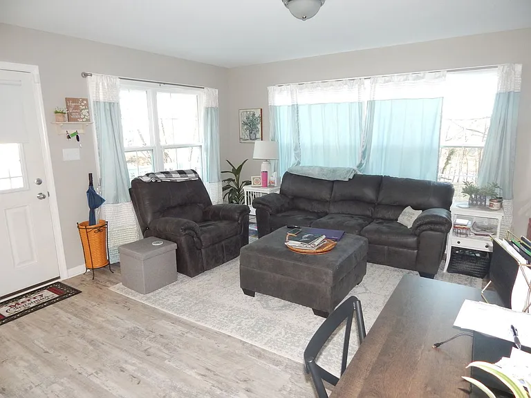 180 Economy St — Photo 3