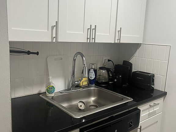 5th image of 50 W 34th St APT 19B06