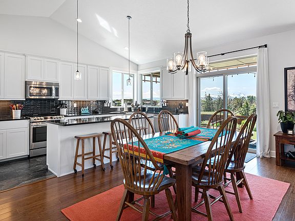 4th image of 3183 NW Canyon Dr