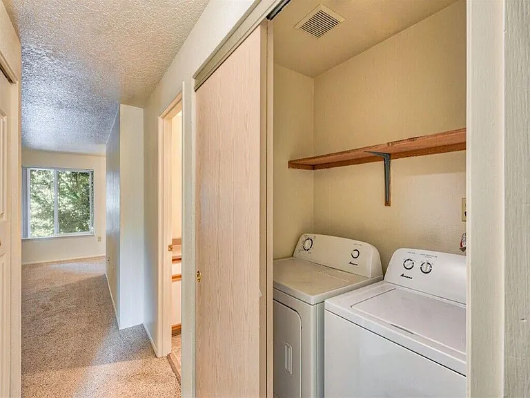 Harmony Court Apartments — Photo 8