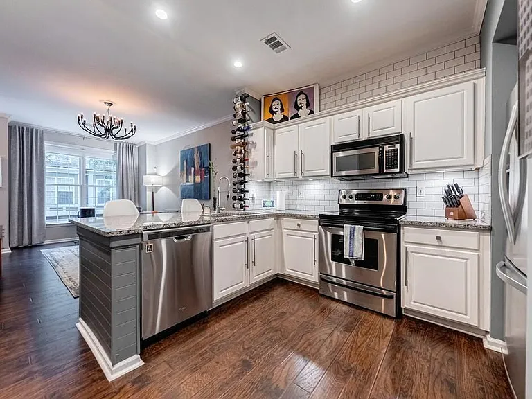 1146 Village Ct SE — Photo 5
