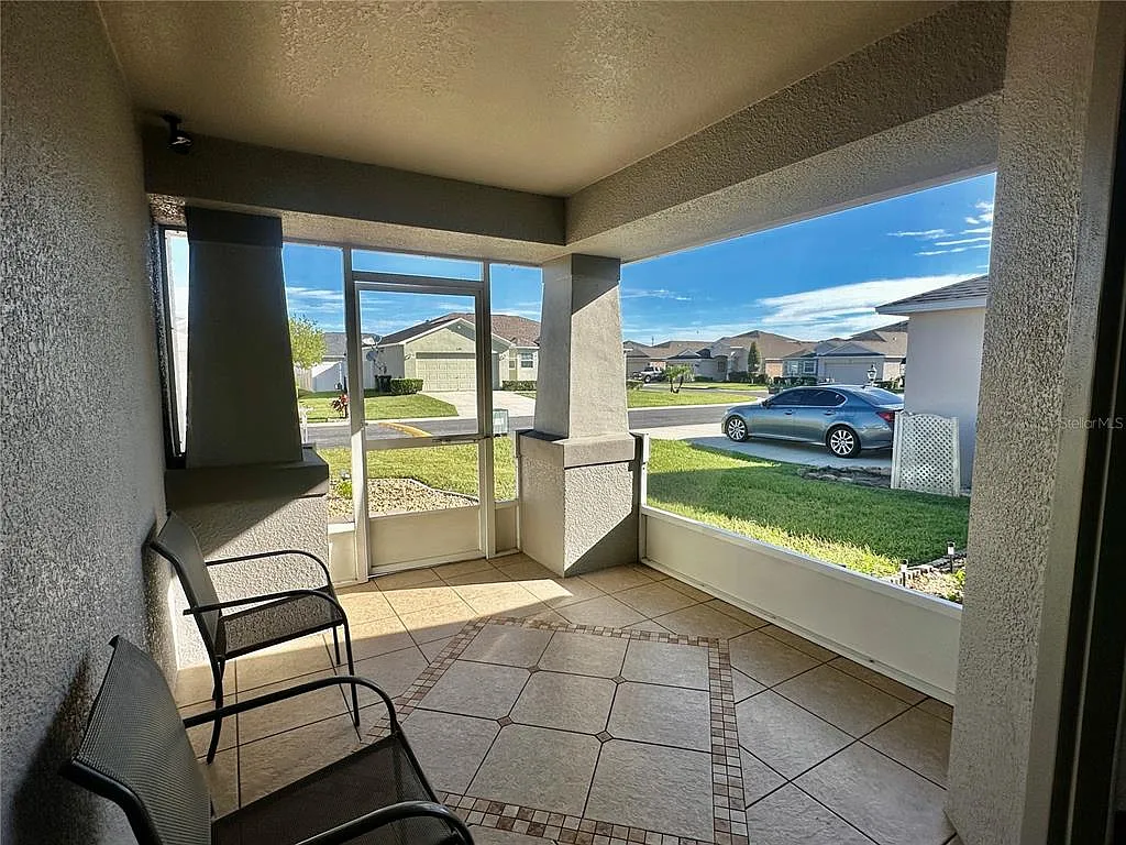 3 bed, 2.0 bath, 1716 sqft, $1,900 — Photo 3