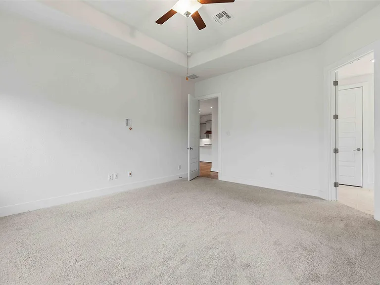 401 Sitlington Ln — Photo 15