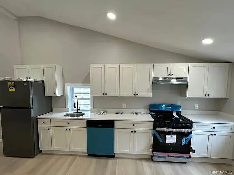 18 Forester Ave — Photo 5