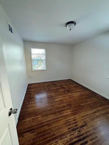 3 bed, 1.5 bath, 1268 sqft, $895 — Photo 2