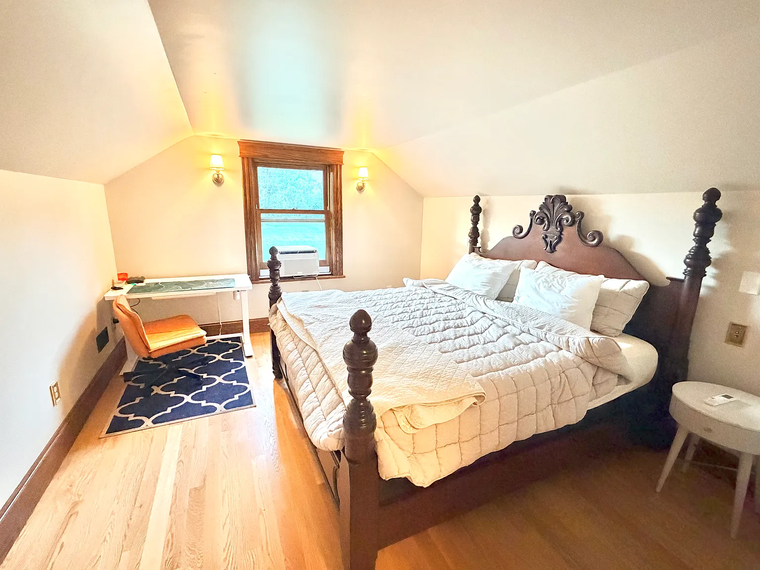 5 bed, 2.5 bath, 2850 sqft, $2,750 — Photo 2