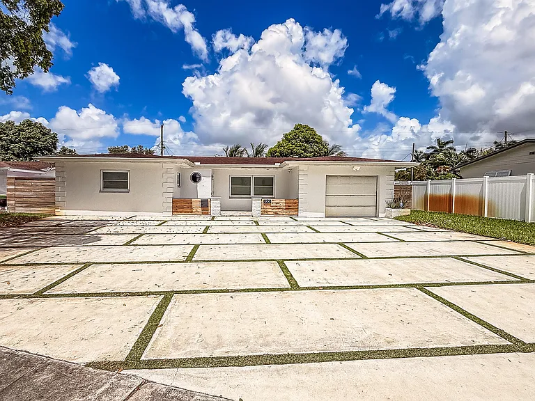 1200 NW 76th Ave — Photo 1