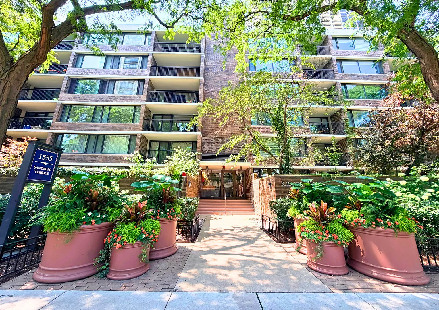 2 bed, $5,195 — Photo 1