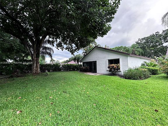 4th image of 2560 Calamondin Cir