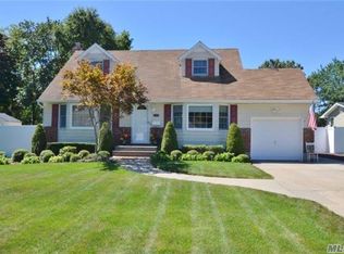 34 Gehrig St, Commack, NY 11725