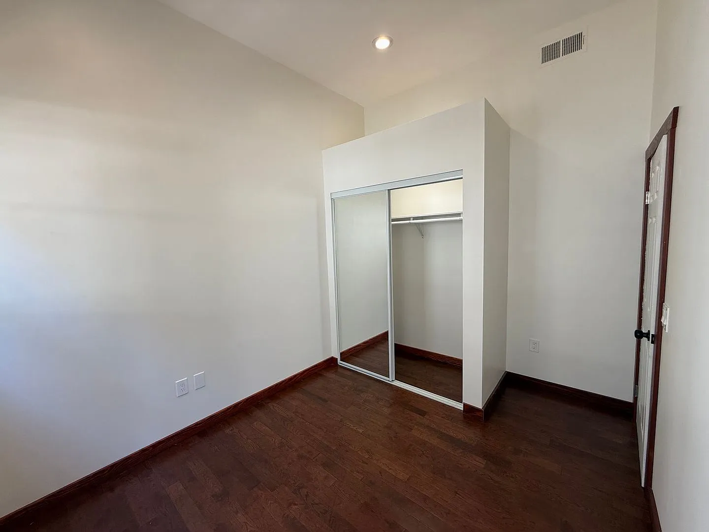 230 Cedar — Photo 4