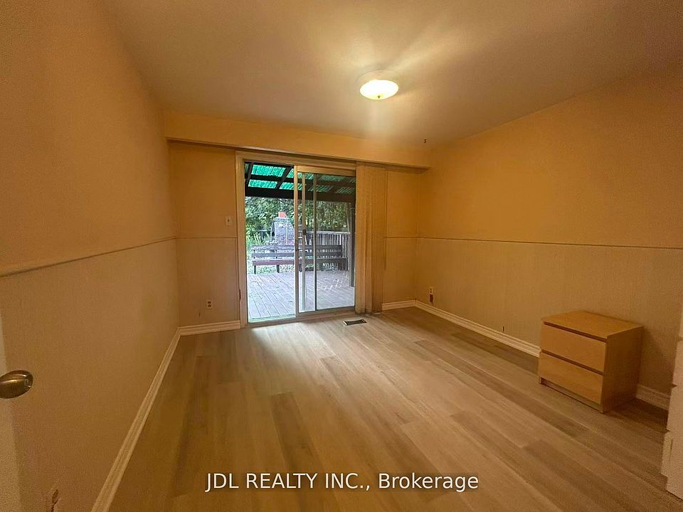 2nd image of 3528 Ellesmere Rd