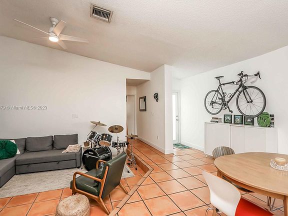 5th image of 3155 Jackson Ave #A