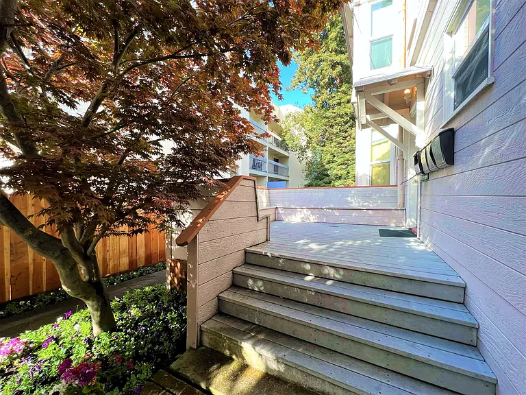 2530 College Ave #3 — Photo 2