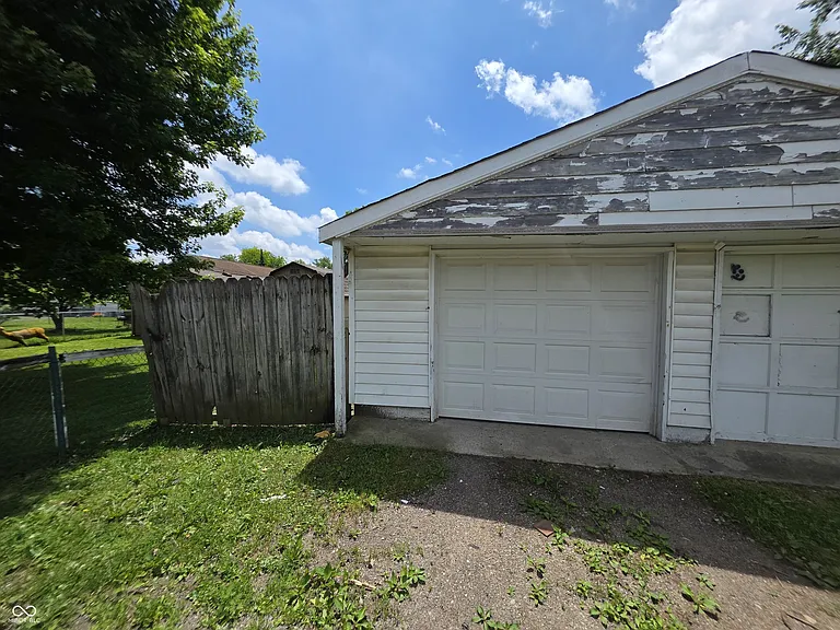 2036 Calhoun St — Photo 14