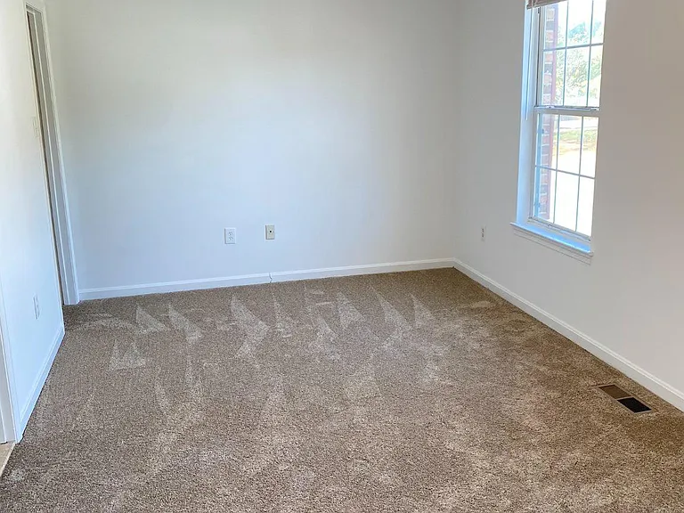 517 Kingdom Ct — Photo 11