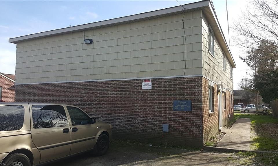 1st image of 939 Holladay St