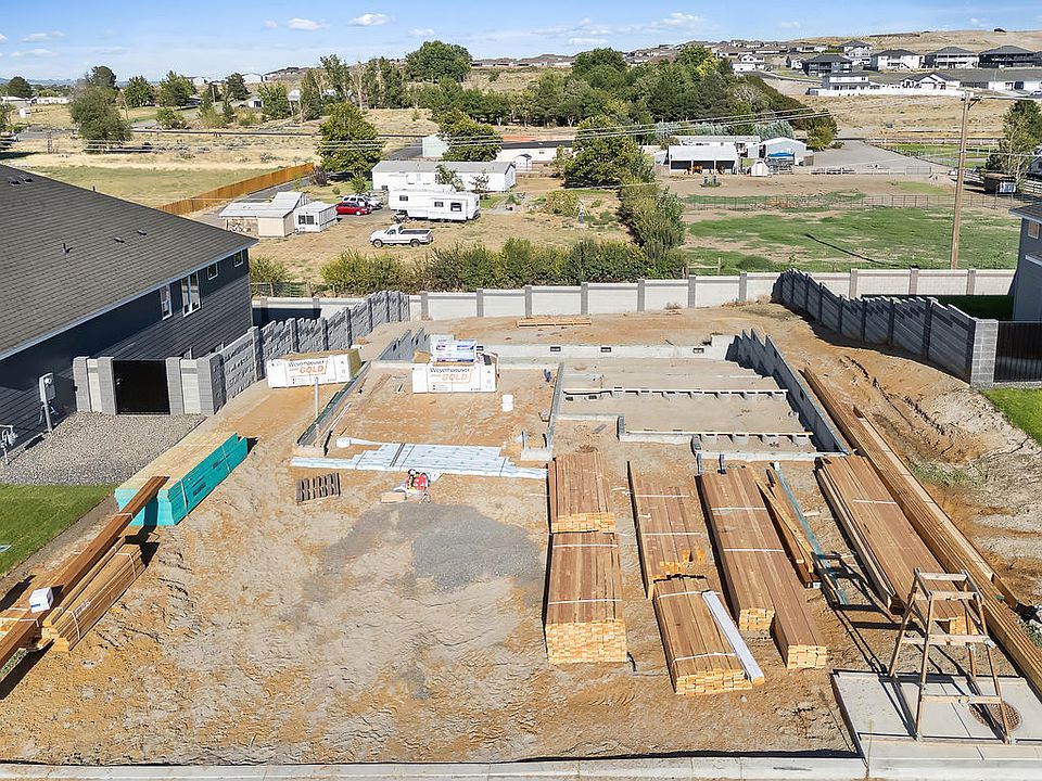 686 Tatoosh AVE by Aho Construction