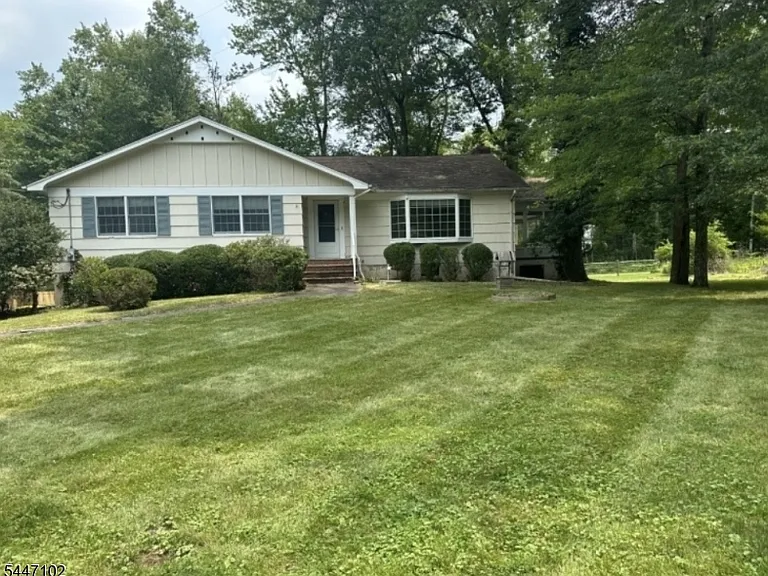 4 Sage Dr — Photo 1