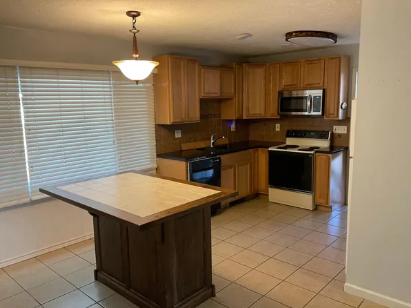 5220 Bayside Dr, Dayton, OH 45431