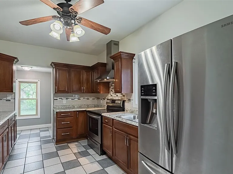 4131 Lake St — Photo 10