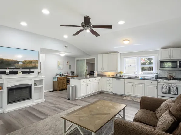 2571 Camden Rd, Holly Hill, SC 29059