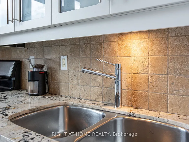 66 Portland St #Penthouse 805 — Photo 31