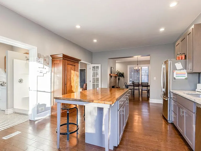 1206 E Armour Blvd — Photo 32
